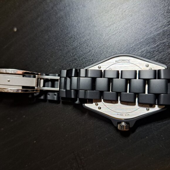 CHANEL J12 GMT Watch, 41 mm - Picture 3 of 8